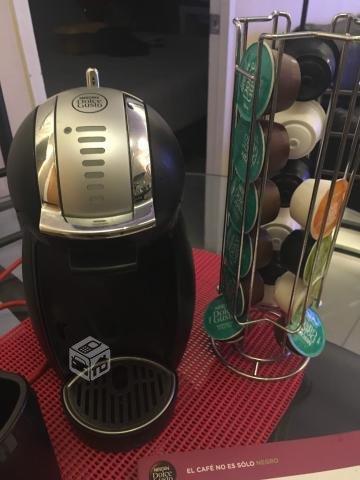 Cafetera Nescafe Dolce Gusto Genio 2 y accesorios