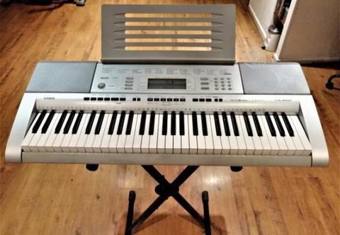 Teclado Casio CTK-4000 como NUEVO (con soporte)