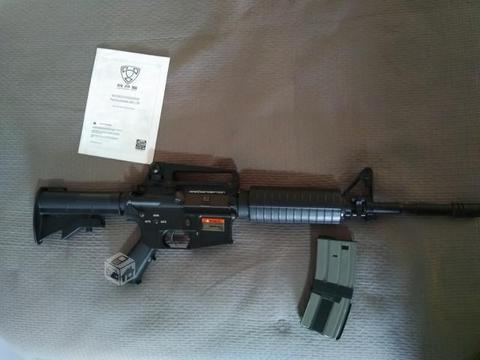 Replica de airsoft APS M4