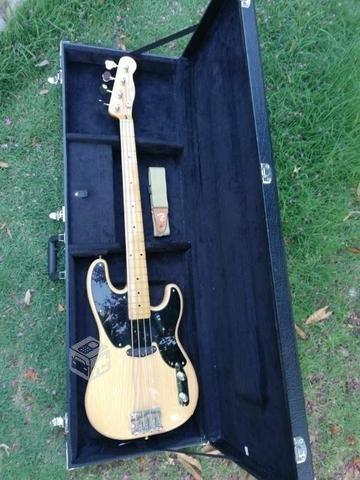Bajo Squier by Fender classic vibe 50's precision