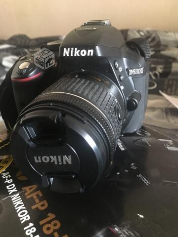 Camára Nikon D5300 (800 Disparos) + Lente 18-55 Vr