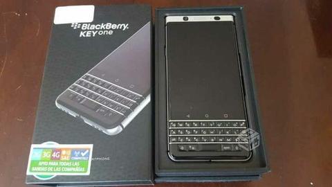 Blackberry KeyOne completa en caja