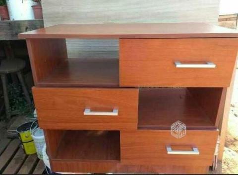 Mueble multiuso con tres cajones