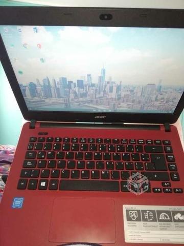 Notebook Acer rojo