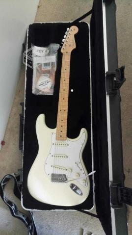 Fender Stratocaster American Standard - excelente