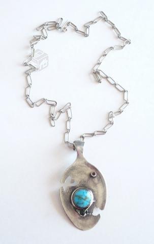 Collar de plata envejecida con piedra turquesa