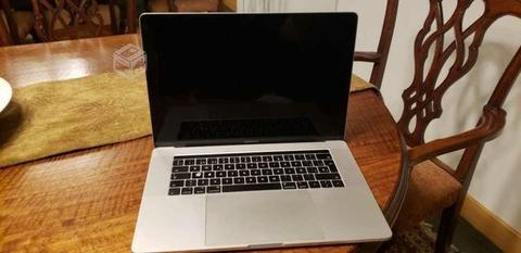 MacBook Pro touch bar Radeon 560