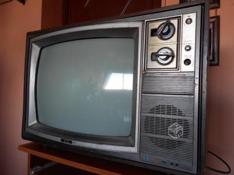 Televisor JVC 7780CH antiguo