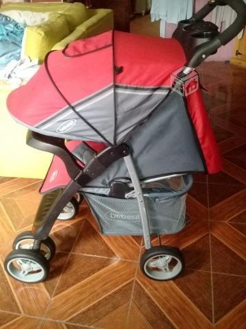 Coche bebesit con silla de auto