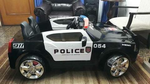 Auto eléctrico de Policia