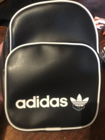 Mochilita adidas original nueva azul marino