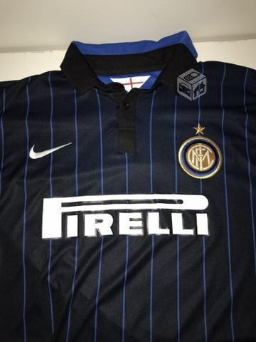 Polera Inter de Milán, nombre de Gary Medel