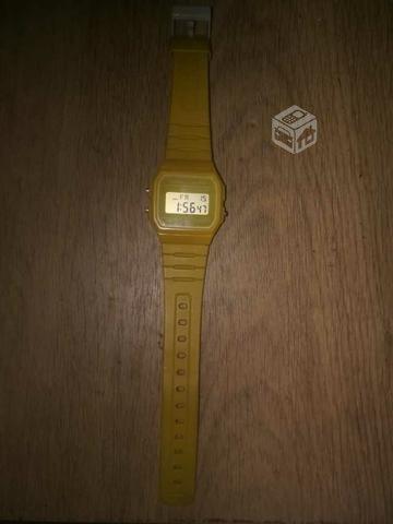 Reloj Casio Unisex Amarillo