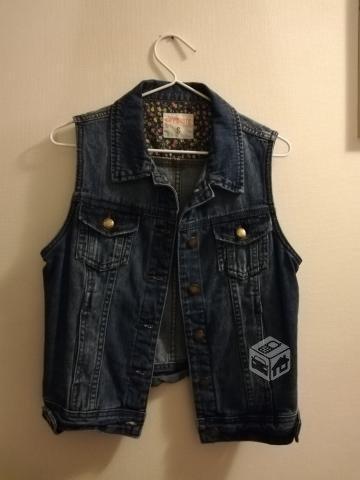 Chaqueta denim semi nueva