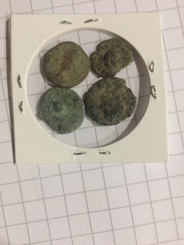 Lote de 4 monedas romanas por limpiar
