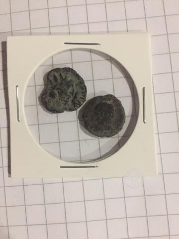 Par de muy antiguas monedas romanas