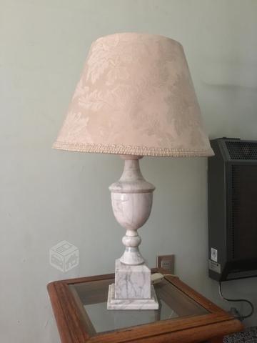 Preciosa lámpara de mármol de Carrara