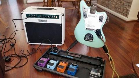 Fender Squier Jaguar +cables+stand Hercules