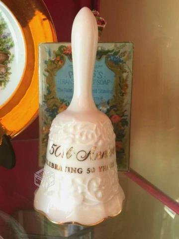 Antigua campana de porcelana