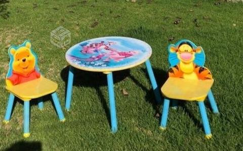 Mesa niños con dos sillas winnie de Pooh