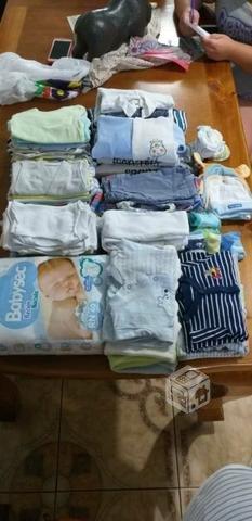Lote de ropa de bebe 0-3 meses mas pañales y bañer