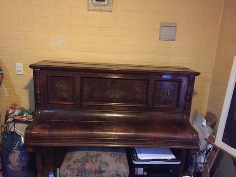 Piano antiguo