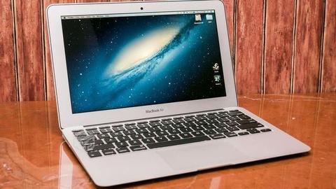 MacBook Air 11 pulgadas nuevo con su estuche