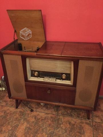 Mueble antiguo radio tocadisco