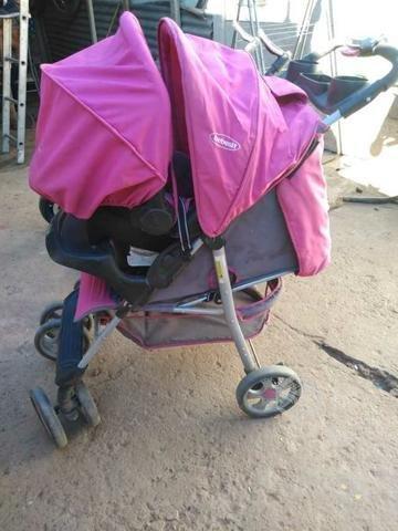 Coche bebesit rosado