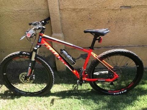 Bicicleta Giant Talon 1 27,5 2018 casi nueva