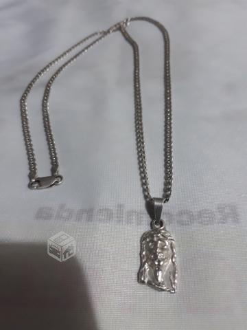 Cadena de plata con cara de cristo