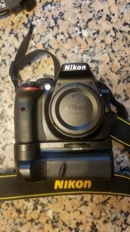 Cámara Nikon D-3300 Cuerpo C/ Grip y disp
