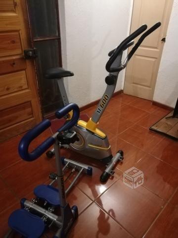 Bicicleta estática + máquina de piernas