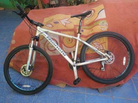 Bicicleta Bianchi 27.5 frenos hidráulicos 24v