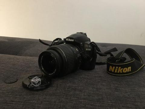 Nikon D3000 + lente Nikon DX 18-55 mm