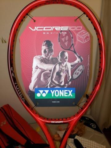 Raqueta Yonex Vcore 100 Flame Red, nueva, sellada