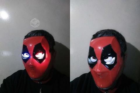 Máscara Deadpool con luz