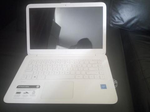 Notebook Hp Color Blanco Casi Nuevo