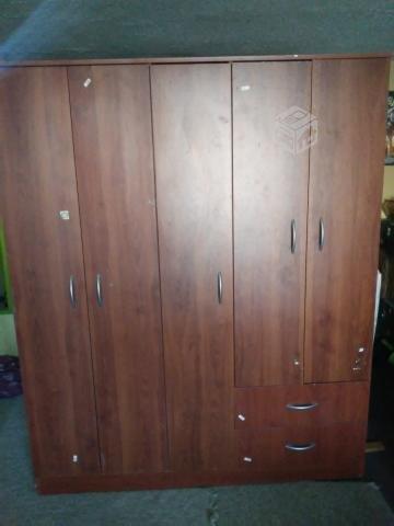 Closet 5 puertas 2 cajones