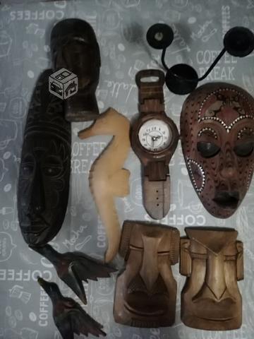 Máscaras y decoración rústica