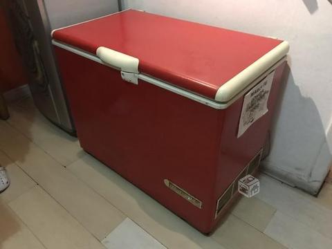 Congeladora Fensa 300 litros Roja