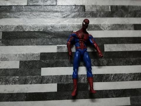 Hombre araña de 10 cms marvel universe