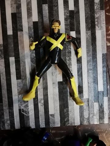 Figura x-men evolucion toybiz de 14 cms de alto