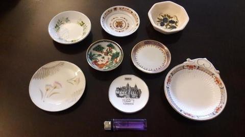 Platitos de porcelana para colección dif países