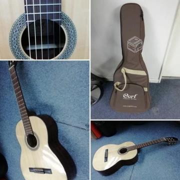 Guitarra acústica Cort + funda