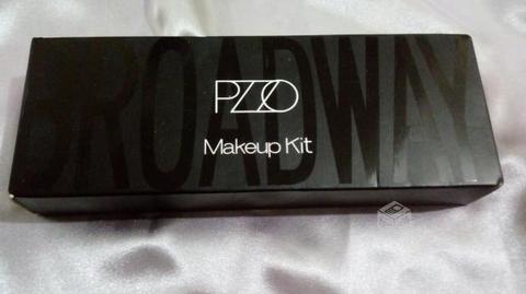 Maquillaje Petrizzio kit