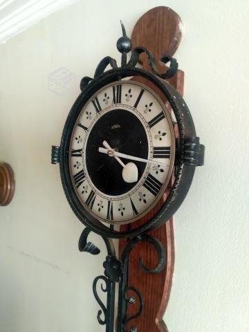 Reloj de pared alemán madera y fierro forjado