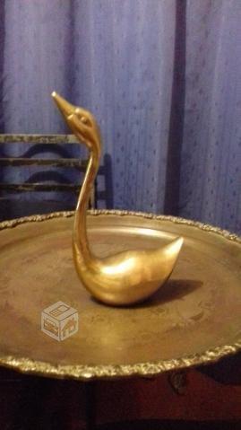 Antiguo cisne de bronce