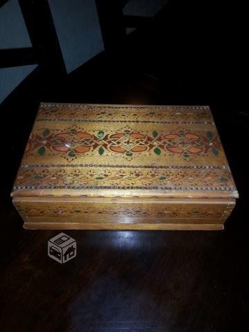 Caja multiuso de madera muy antigua