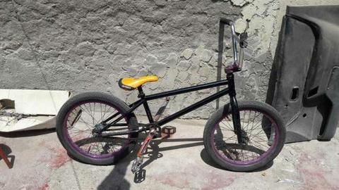 Bmx permuto por dirtera o scooter de trucos
